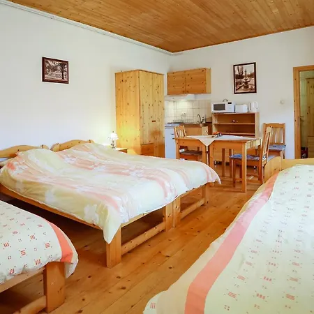 Eletfa Vendeghaz * 에게르